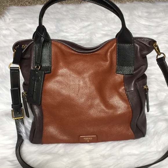 Handbags - 🔥50% OFF LISTED PRICE...FOSSIL PURSE